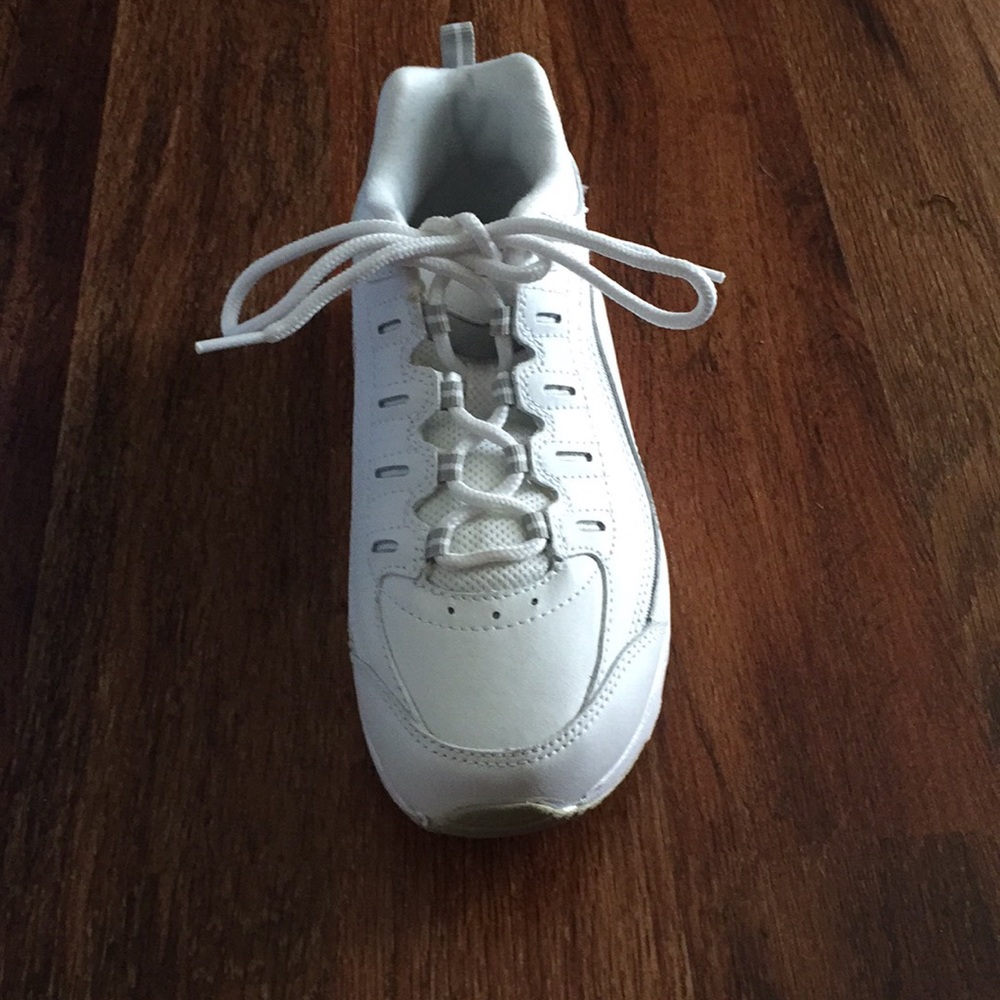 Easy Spirit woman’s tennis shoes.